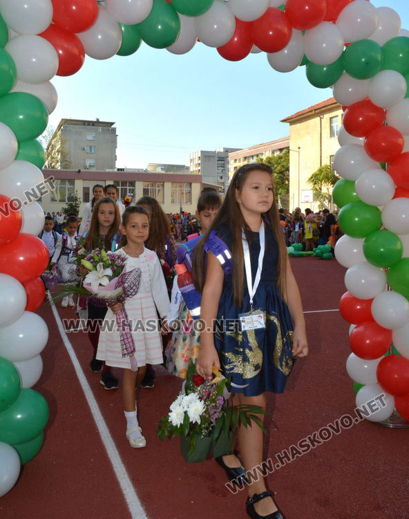 ОУ „Ив.Рилски“ посрещна 154 първолаци на 150-ата си годишнина