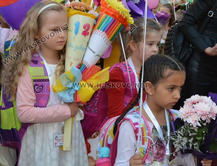 ОУ „Ив.Рилски“ посрещна 154 първолаци на 150-ата си годишнина