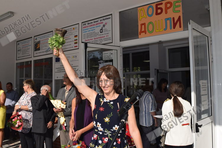 Две елитни училища в Кърджали с общо тържество за първия учебен ден, 1310 ученици прекрачиха школския праг