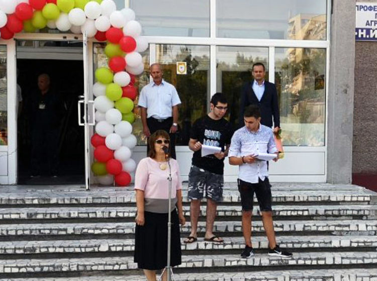 Две гимназии в Хасково посрещнаха осмокласници в нови професии