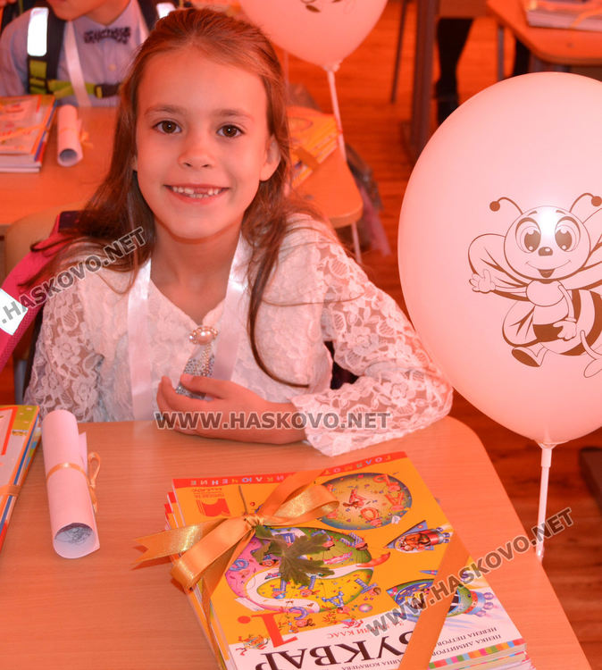 ОУ „Ив.Рилски“ посрещна 154 първолаци на 150-ата си годишнина