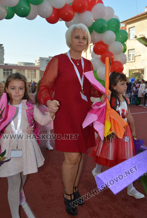 ОУ „Ив.Рилски“ посрещна 154 първолаци на 150-ата си годишнина