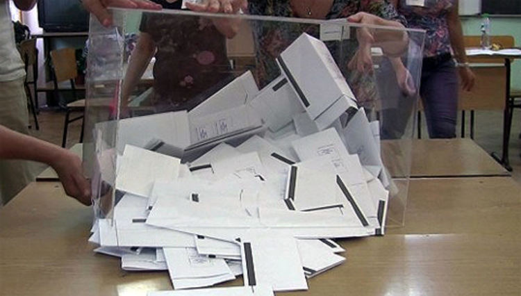 Девет кандидати ще си оспорват кметския стол в Кърджали, зад тях партии и коалиции