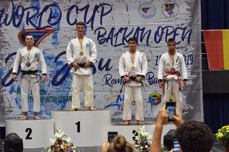 С медали от световното по джу-джицу се завърнаха димитровградските състезатели