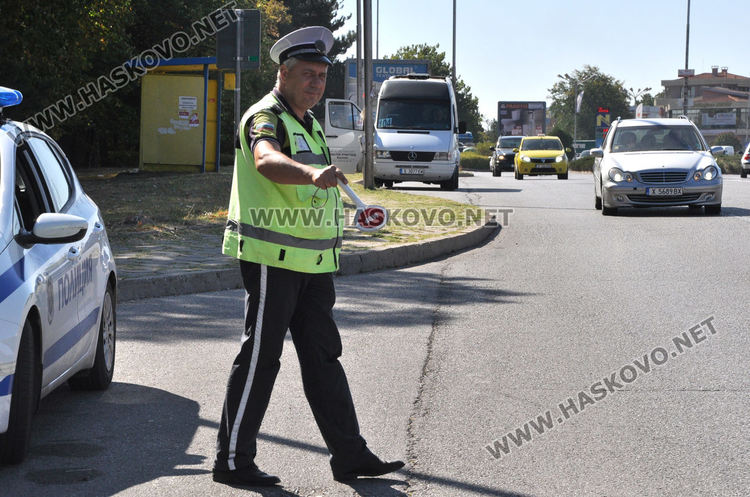 Глобиха 28 шофьори за използване на телефон по време на движение