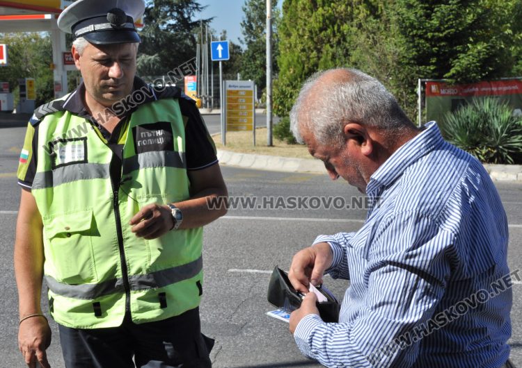 Глобиха 28 шофьори за използване на телефон по време на движение