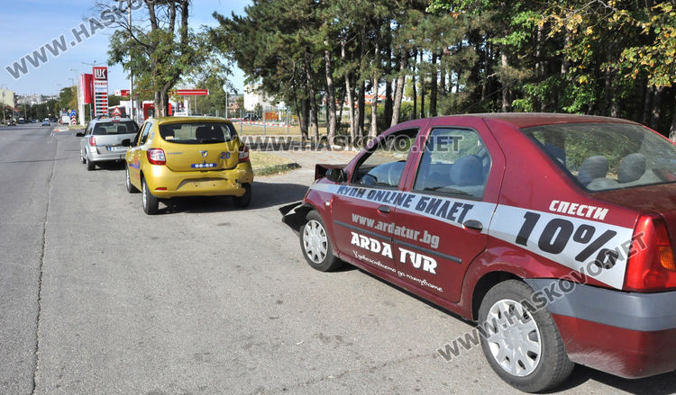 Шофьор на Дачия причини верижна катастрофа на Кърджалийска