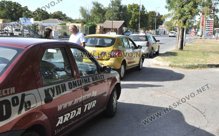 Шофьор на Дачия причини верижна катастрофа на Кърджалийска