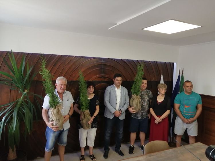 Подписаха договорите с одобрените проекти за междублоковите пространства в Димитровград