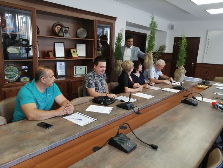 Подписаха договорите с одобрените проекти за междублоковите пространства в Димитровград