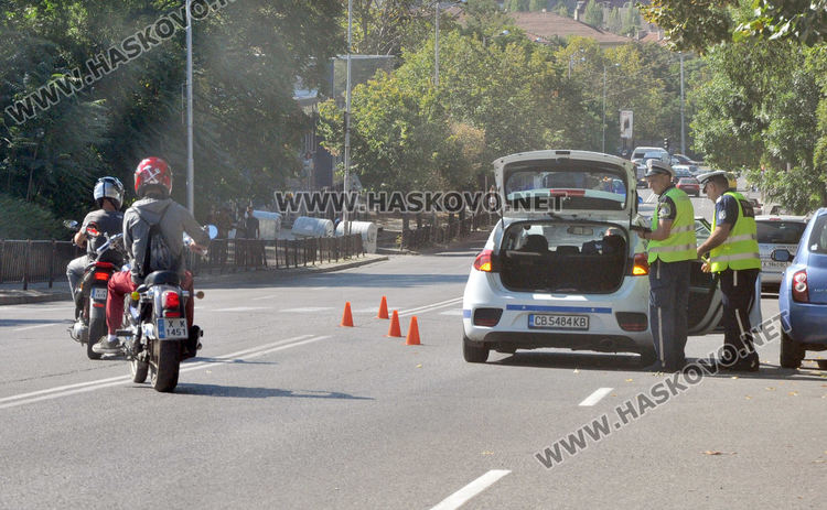 Моторист се заби в Ситроен до ПМГ, спрял да пропусне пешеходка
