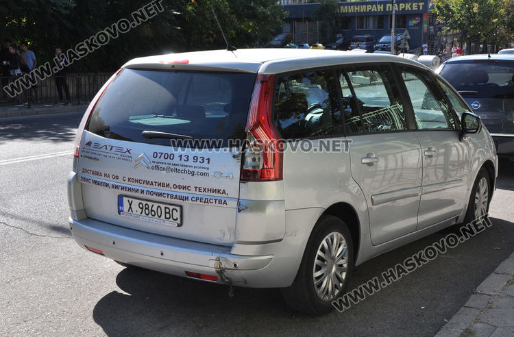 Моторист се заби в Ситроен до ПМГ, спрял да пропусне пешеходка