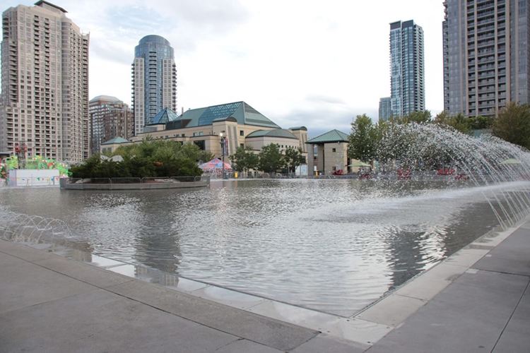 Хейсъл  Маккалиън е избрана за кмет на 57 години и се пенсионира на този пост на 93