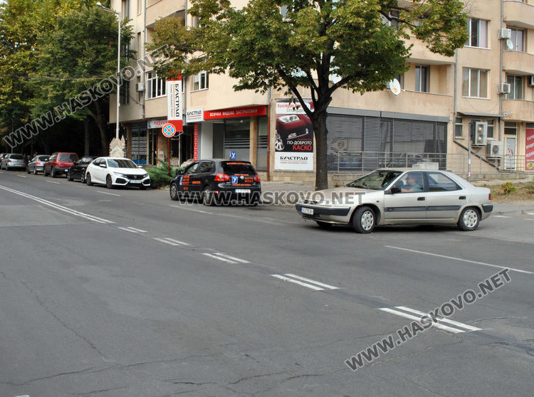 Разрешиха левия завой към хипермаркета край "Лебеда"