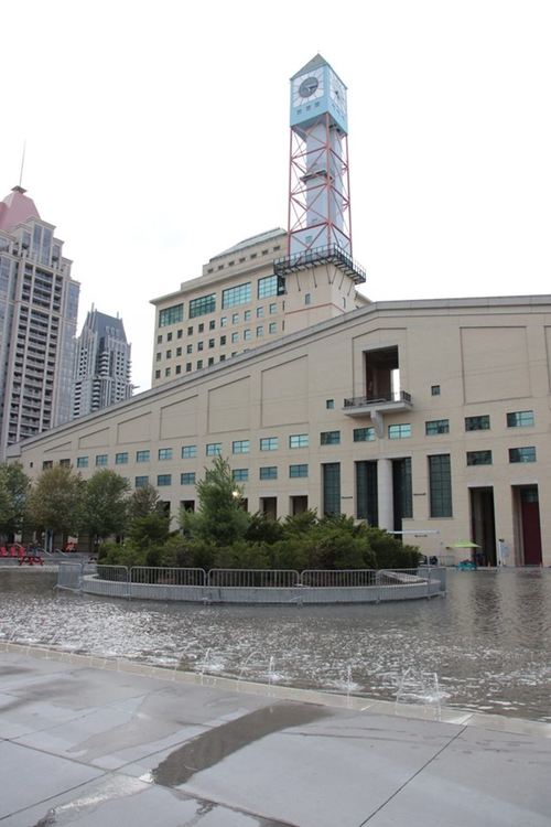 Хейсъл  Маккалиън е избрана за кмет на 57 години и се пенсионира на този пост на 93