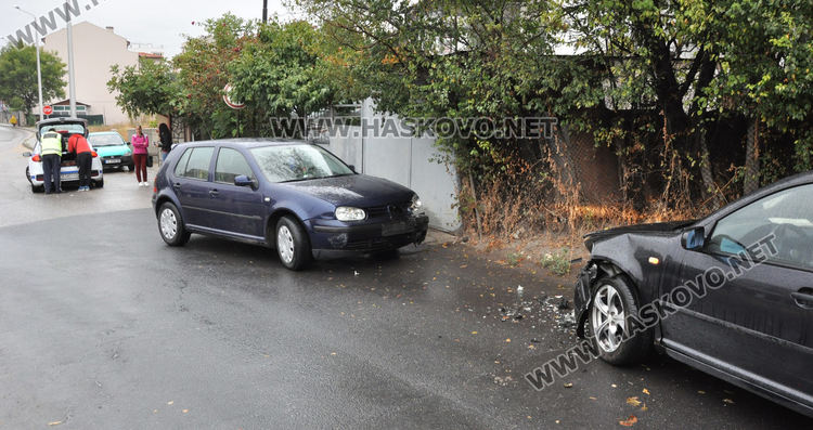 Хасковлийка с Голф изпусна завой и се заби в друг Голф до ФСГ