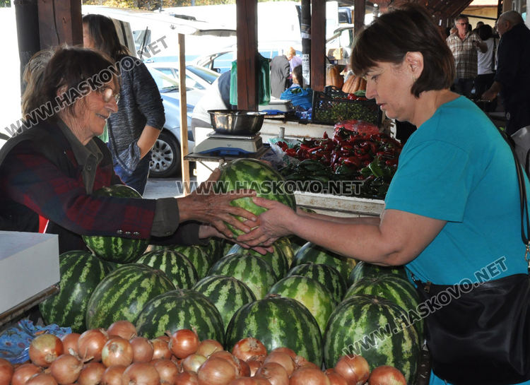Хасковлии се радват на изобилие от плодове и зеленчуци преди есента 