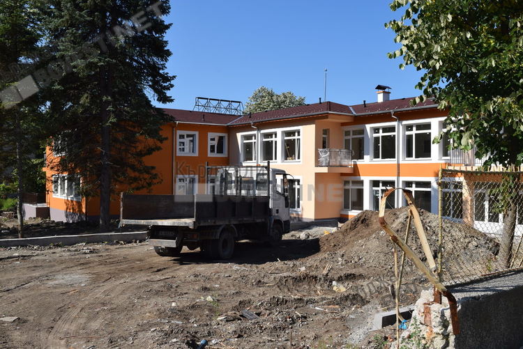 Ремонтът на "Мир"