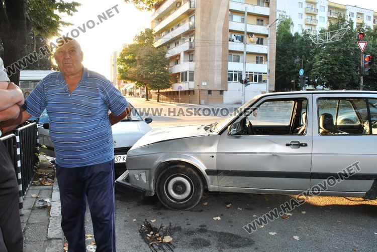 Шофьор на Пасат причини катастрофа и избяга