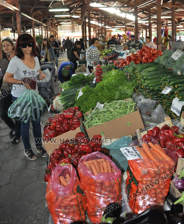 Хасковлии се радват на изобилие от плодове и зеленчуци преди есента 