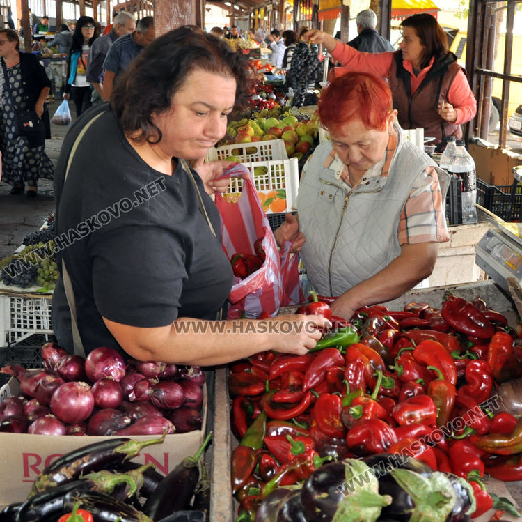 Хасковлии се радват на изобилие от плодове и зеленчуци преди есента 