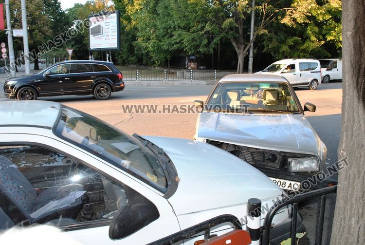 Шофьор на Пасат причини катастрофа и избяга