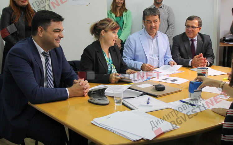 ГЕРБ регистрира пълна листа и кандидат-кметове в Община Димитровград /видео/