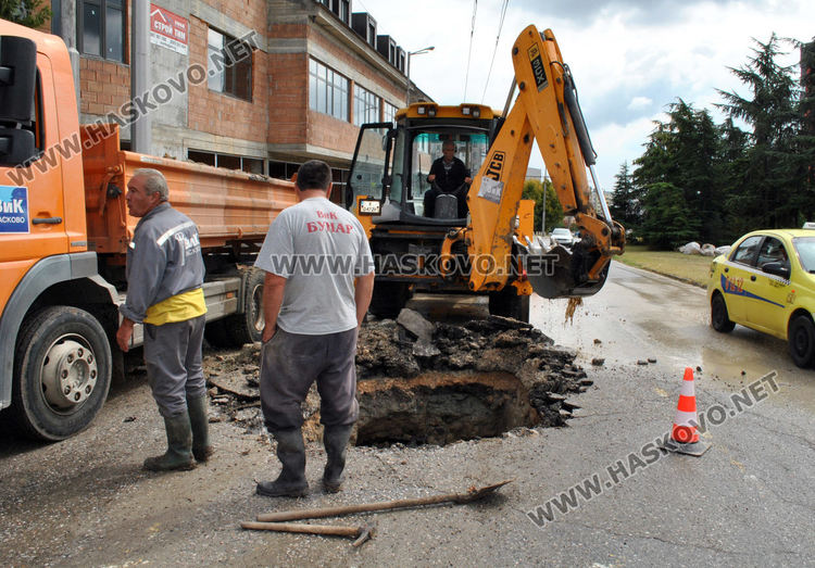 "Орфей" и част от "Любен Каравелов" без вода заради авария
