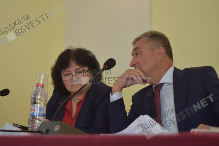 Общинският съвет на Кърджали се отчете за мандата си, съветниците се снимаха за спомен