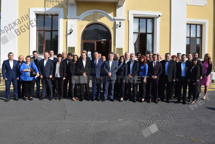 Общинският съвет на Кърджали се отчете за мандата си, съветниците се снимаха за спомен