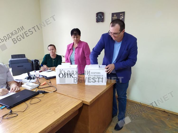 Общинската избирателна комисия в Кърджали определи чрез жребий поредността на участниците в публичните дебати в БНР