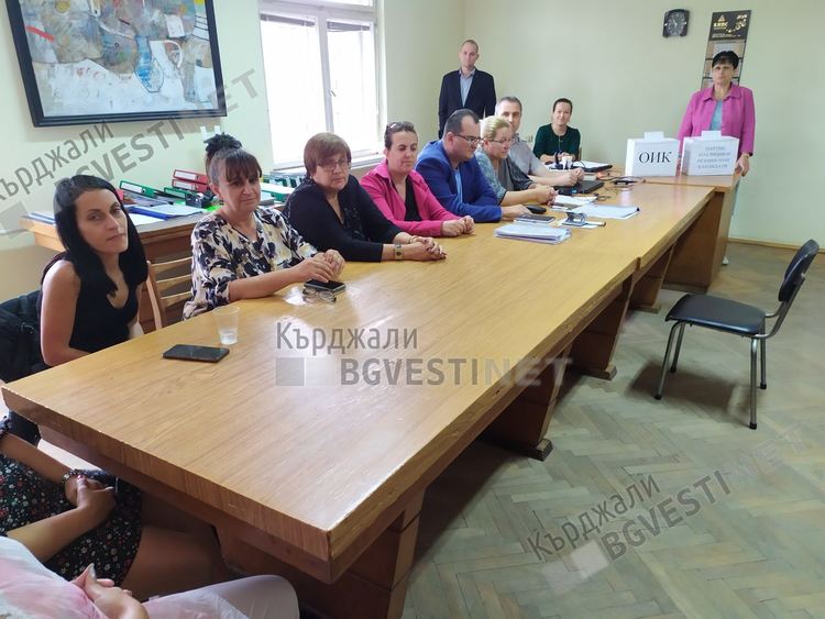 Общинската избирателна комисия в Кърджали определи чрез жребий поредността на участниците в публичните дебати в БНР