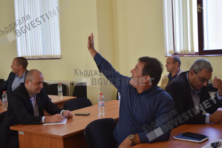 Общинският съвет на Кърджали се отчете за мандата си, съветниците се снимаха за спомен