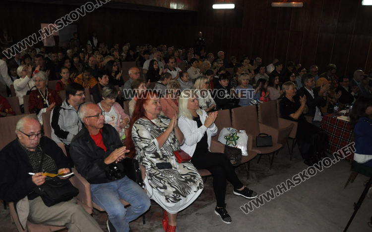 156 автори в третото издание на "Есенни щурци", посветено на Иван Николов