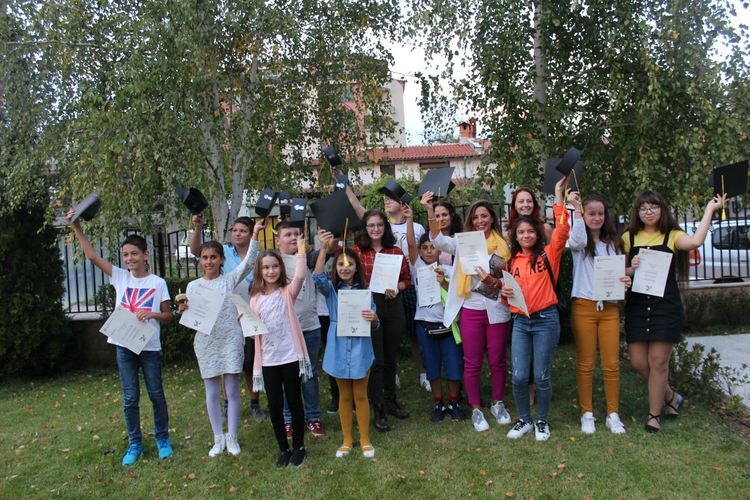 За трета година от НЕА ГЕРМАНИКА раздадоха Cambridge сертификати на своите ученици