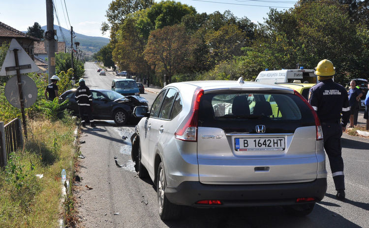 Челен сблъсък на входа на Конуш между варненска Хонда и Хасковско Ауди