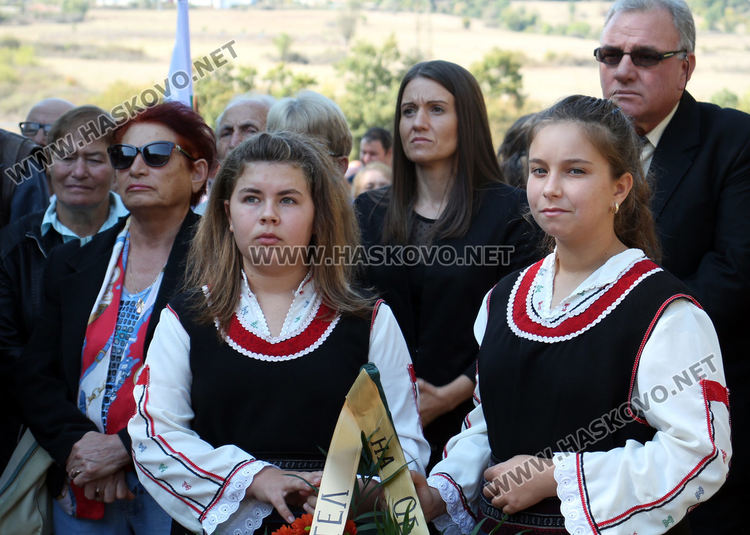 Десетки сведени глави пред пантеона в Маджарово в Деня на тракийската памет
