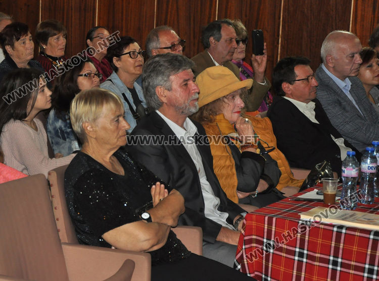 156 автори в третото издание на "Есенни щурци", посветено на Иван Николов