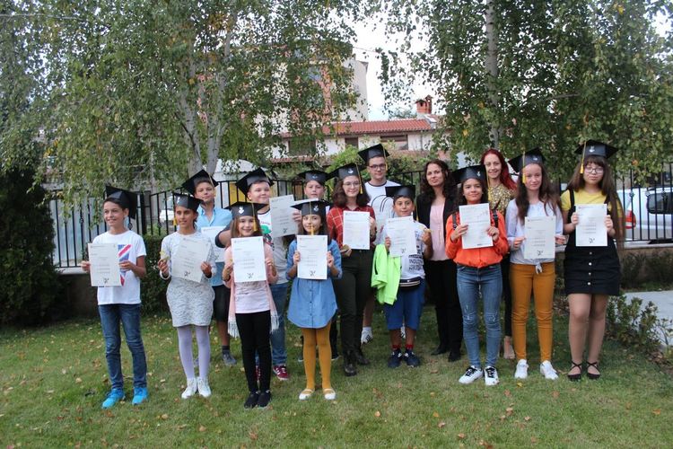 За трета година от НЕА ГЕРМАНИКА раздадоха Cambridge сертификати на своите ученици