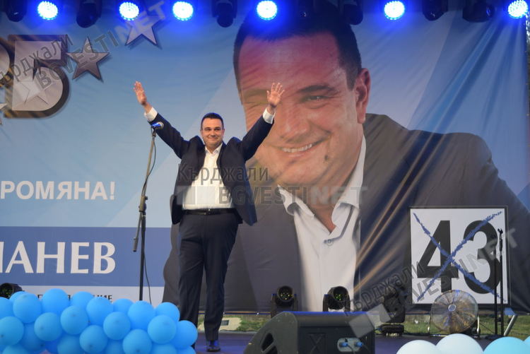 Никола Чанев събра стотици привърженици на митинг с призив: „Време е за промяна!”