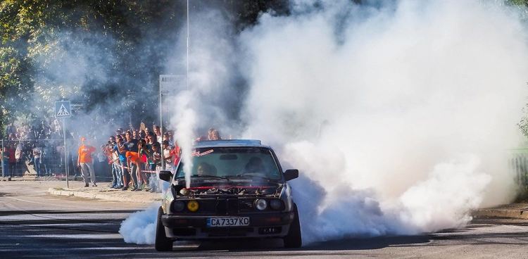 Благотворителен базар с авточасти ще събира пари, за да може смолянчанинът Алкан да проходи