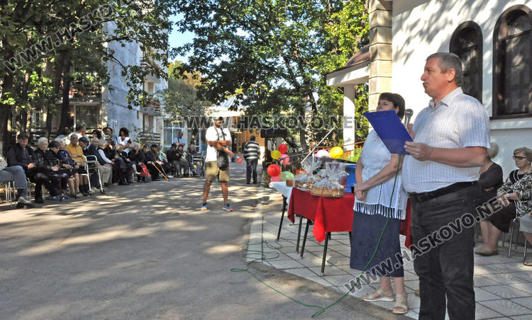 С празничен концерт отбелязаха Деня на възрастните хора в дома на „Кенана“