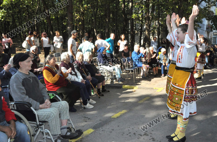С празничен концерт отбелязаха Деня на възрастните хора в дома на „Кенана“