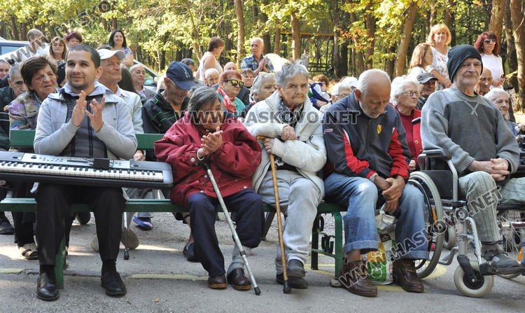 С празничен концерт отбелязаха Деня на възрастните хора в дома на „Кенана“