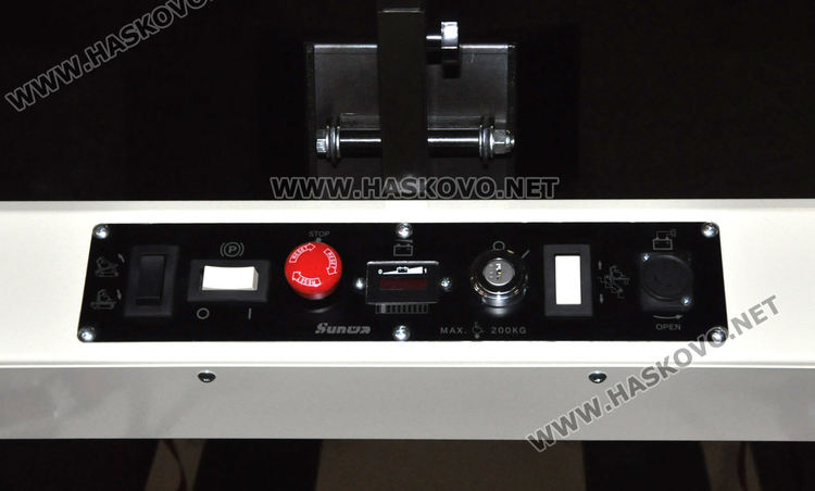 Стълбищен робот извозва инвалиди в Съдебната палата в Хасково