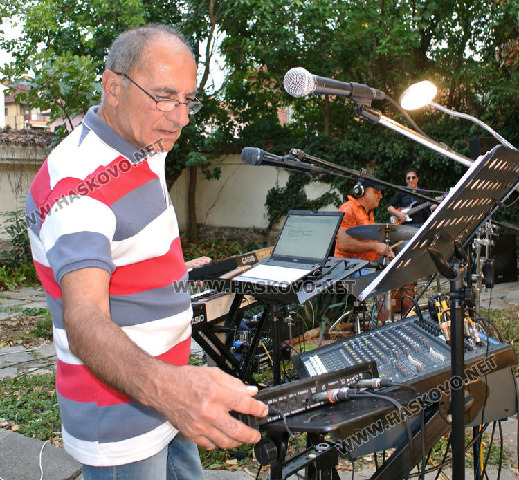 Музикантите от Хасково се събраха с почит към колегите си