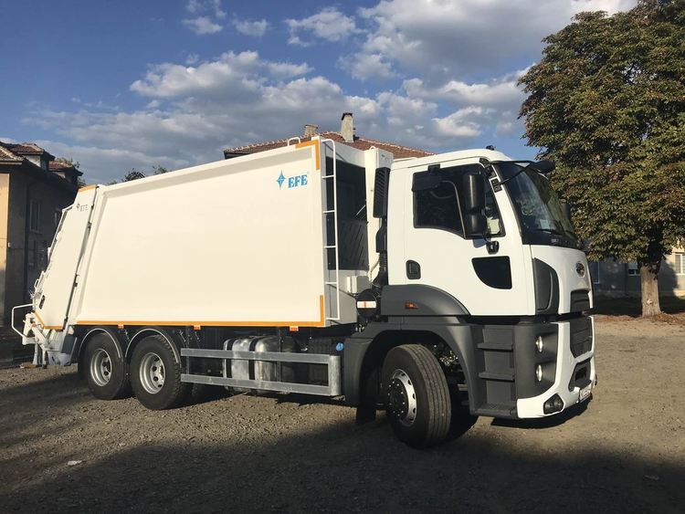 Нова сметосъбираща машина закупи община Момчилград