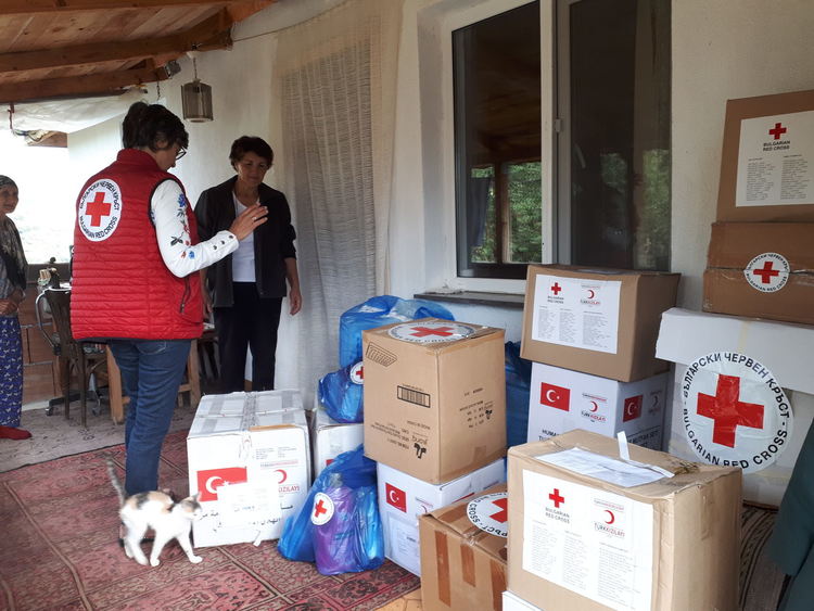 Съвместна хуманитарна акция на БЧК-Кърджали с Червения полумесец
