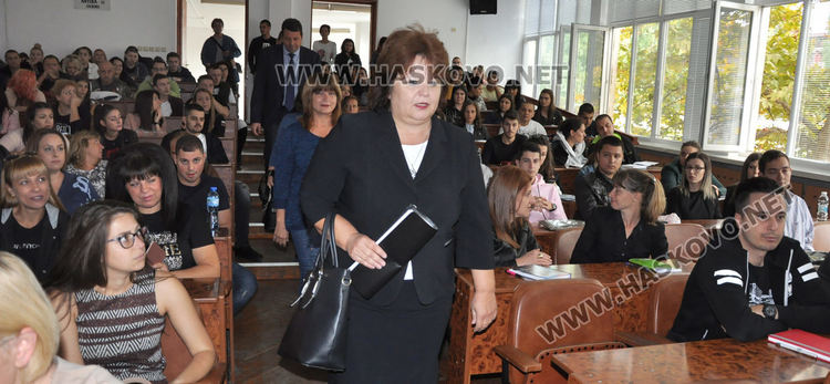 Рекорден брой първокурсници в УНСС в Хасково