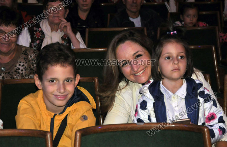 Фолклористи от 4 до 90 години във втория фестивал "С песните на Тодор Кожухаров"